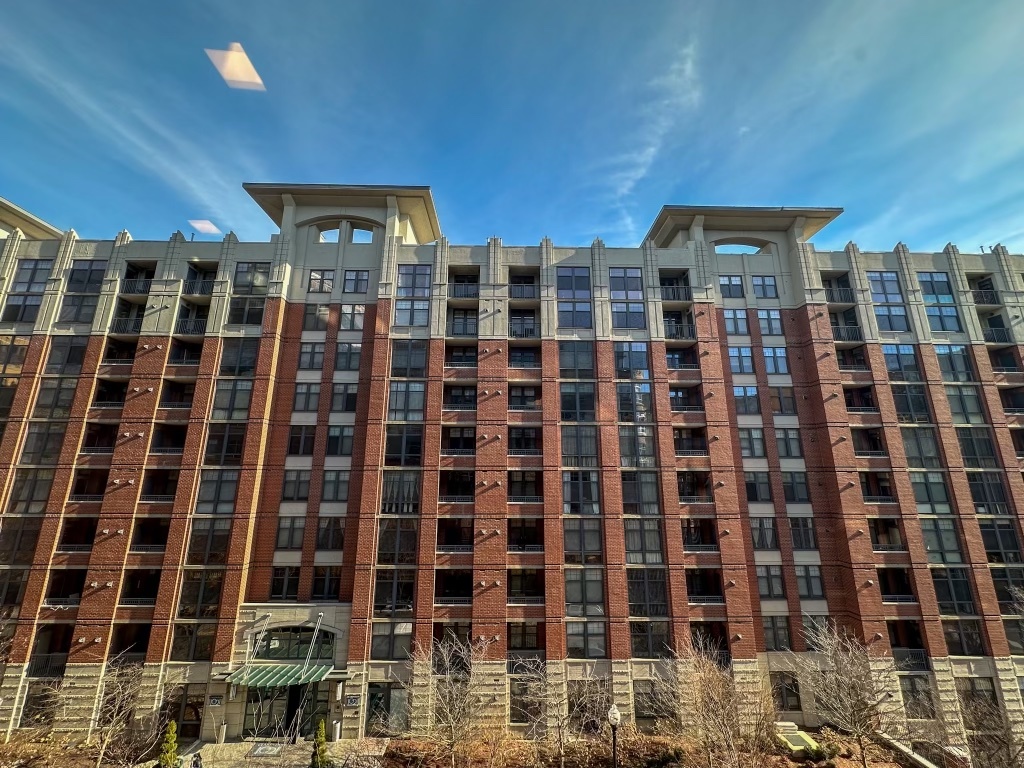 Discover luxury at 1021 Clarendon Condos: modern amenities, prime Arlington location, and sophisticated urban living